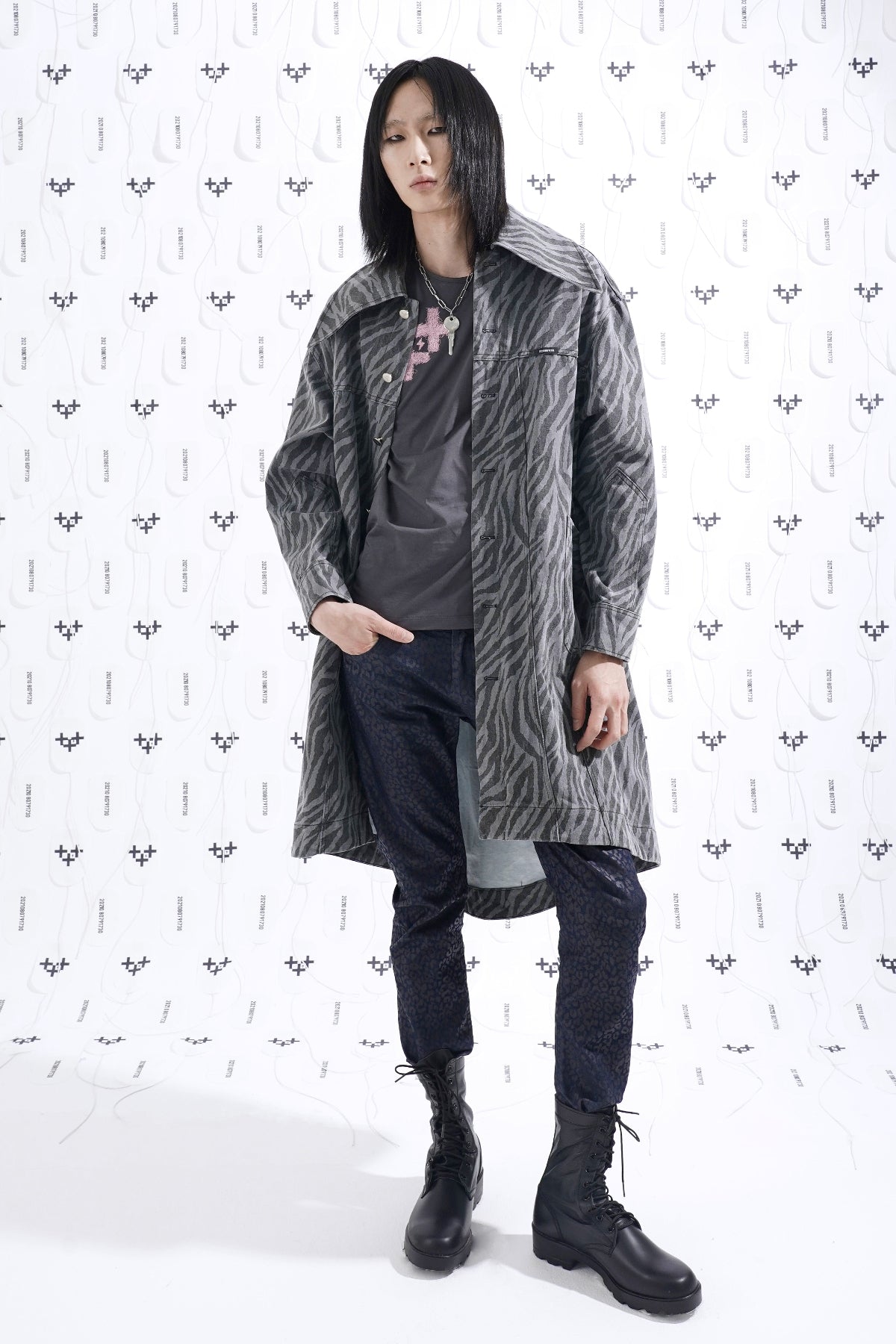 LEOPARD SLIM STRAIGHT PANTS 레오파드 슬림 스트레이트 팬츠