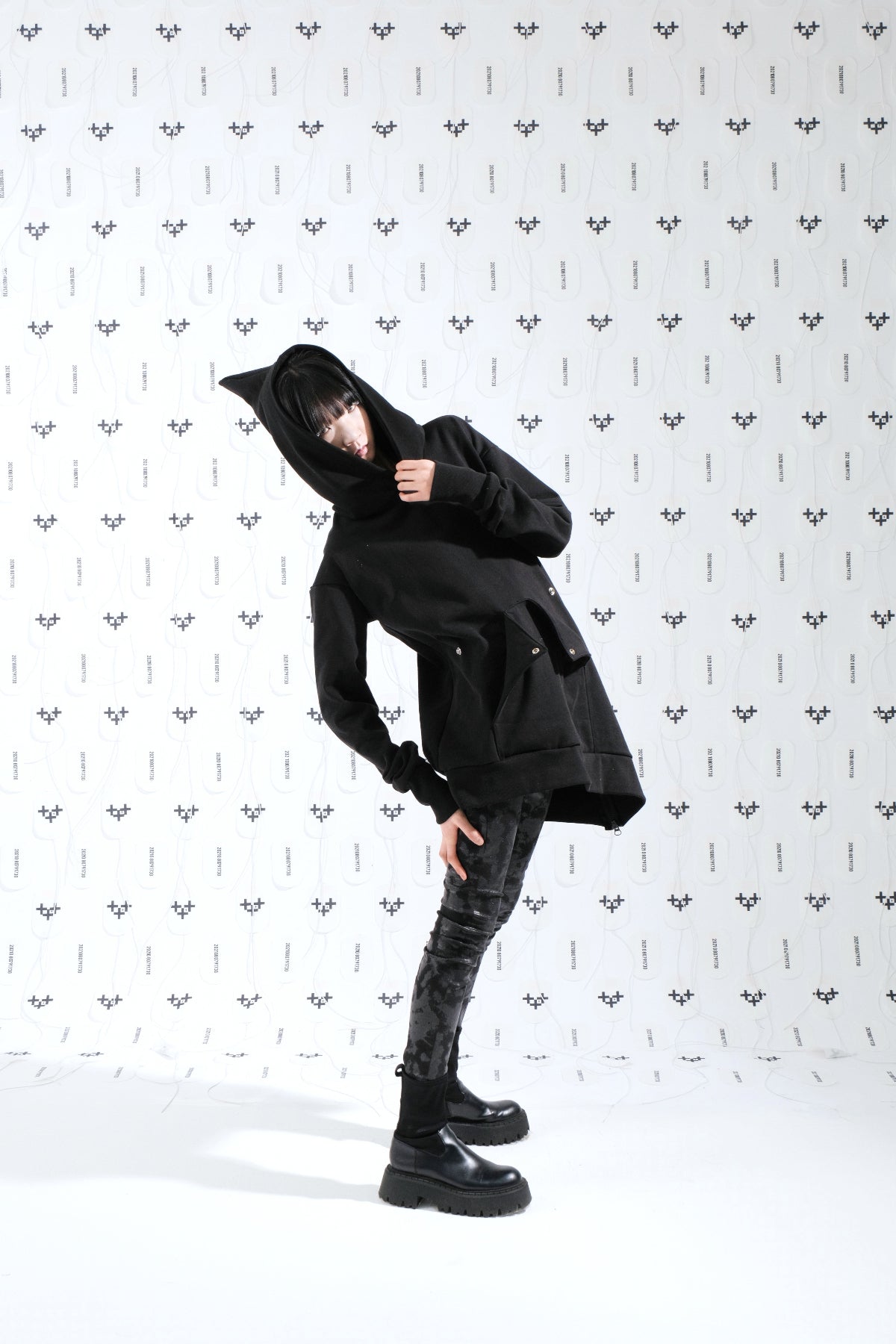UNBLANCED TRIANGLE GOBLIN HOODY 삼각 고블린 후디