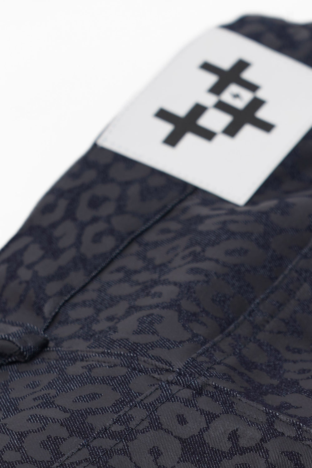 LEOPARD SLIM STRAIGHT PANTS 레오파드 슬림 스트레이트 팬츠