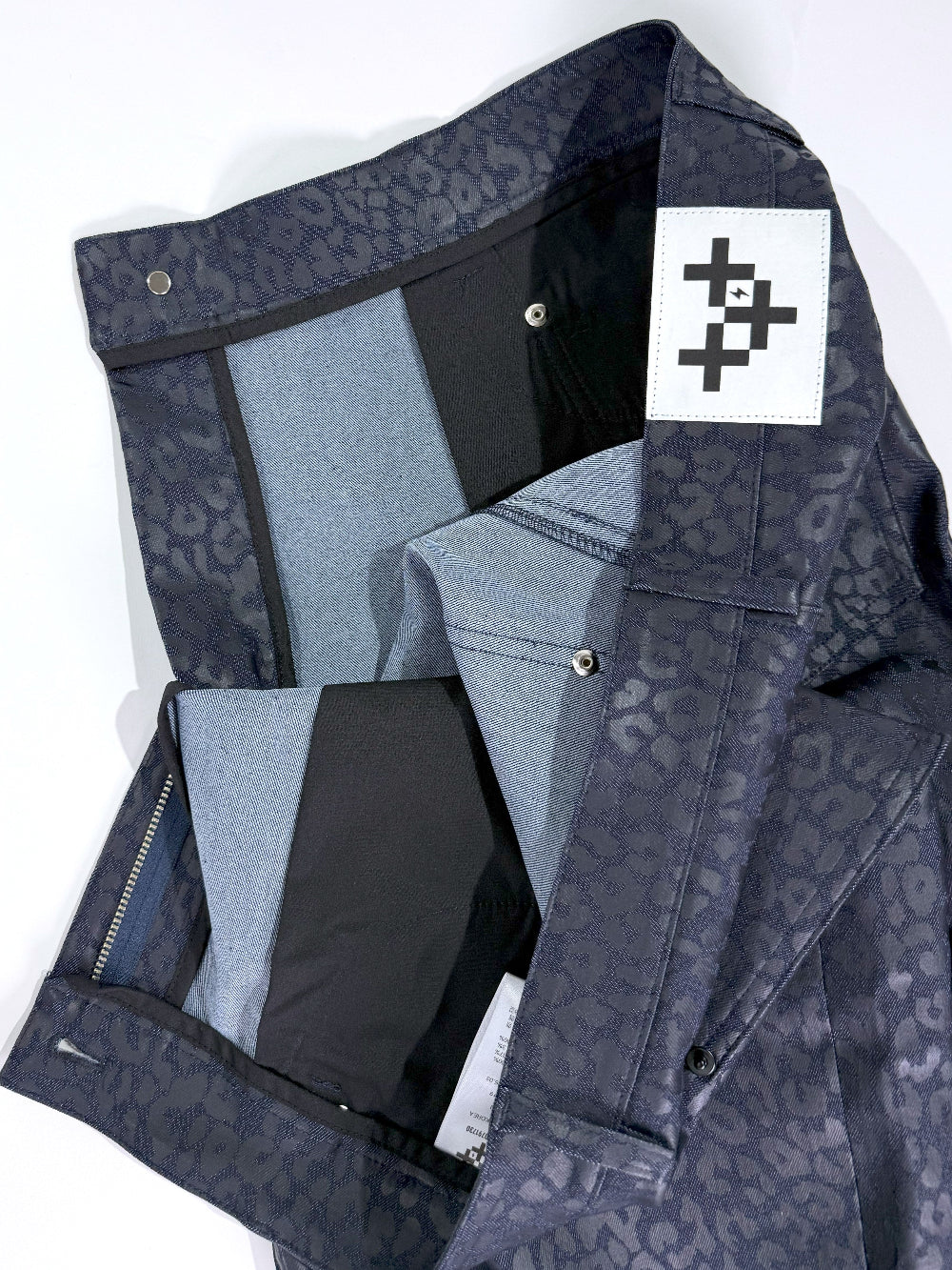 LEOPARD SLIM STRAIGHT PANTS 레오파드 슬림 스트레이트 팬츠