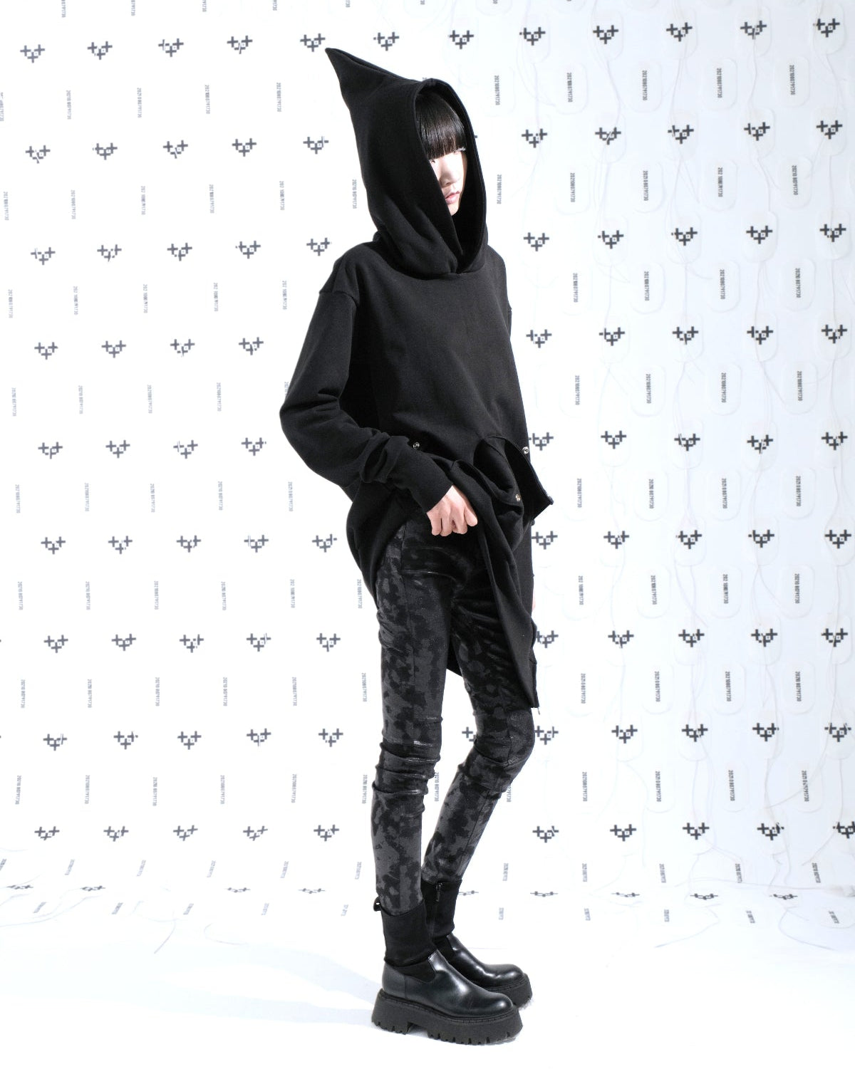 TRIANGLE POCKET SKINNY PANTS WOMEN 여성 삼각 포켓 스키니 팬츠